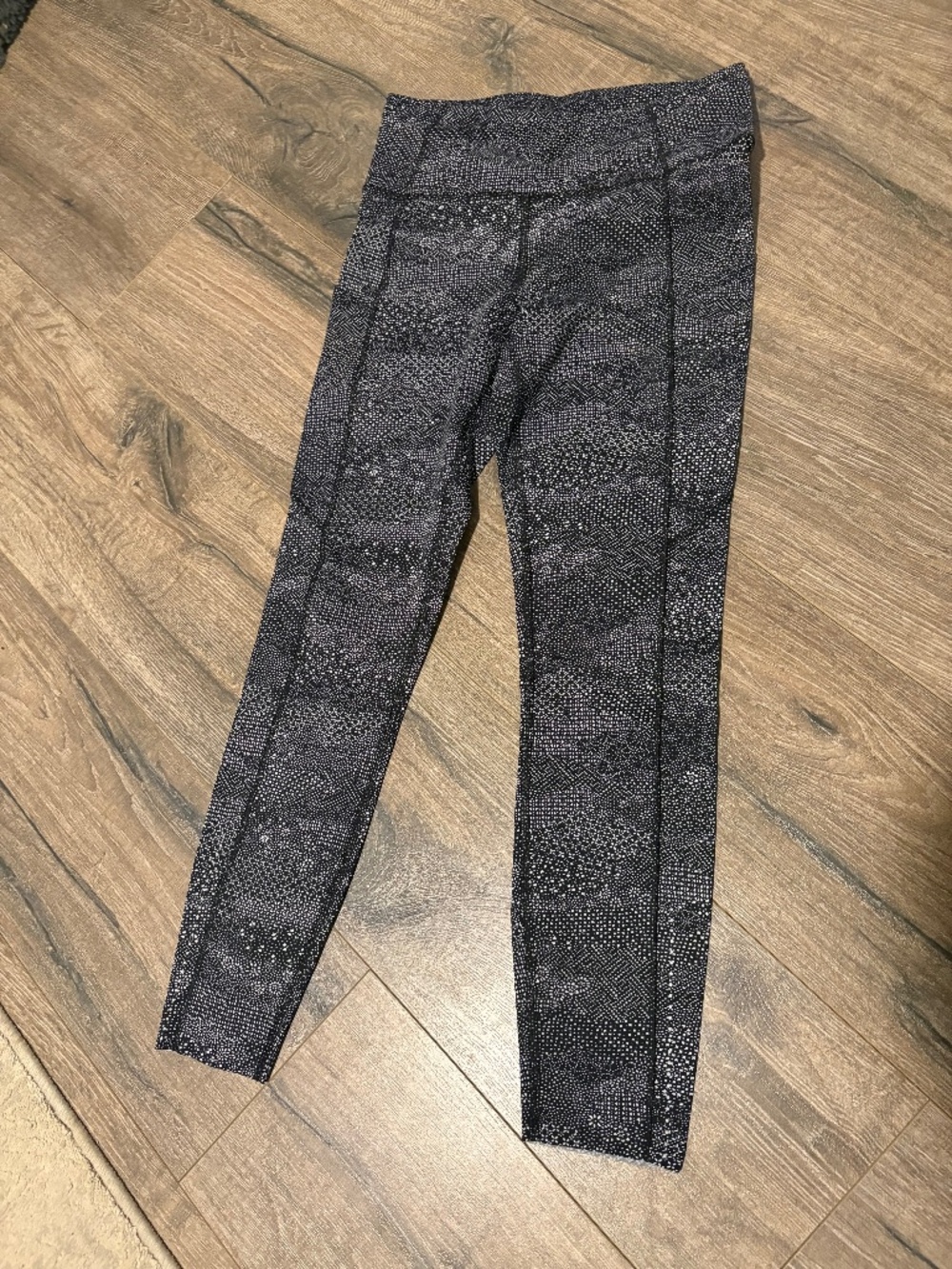 Size 6 lululemon legginhs
